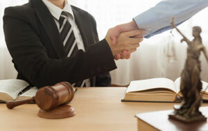 South Fulton car accident lawyer negotiating a settlement